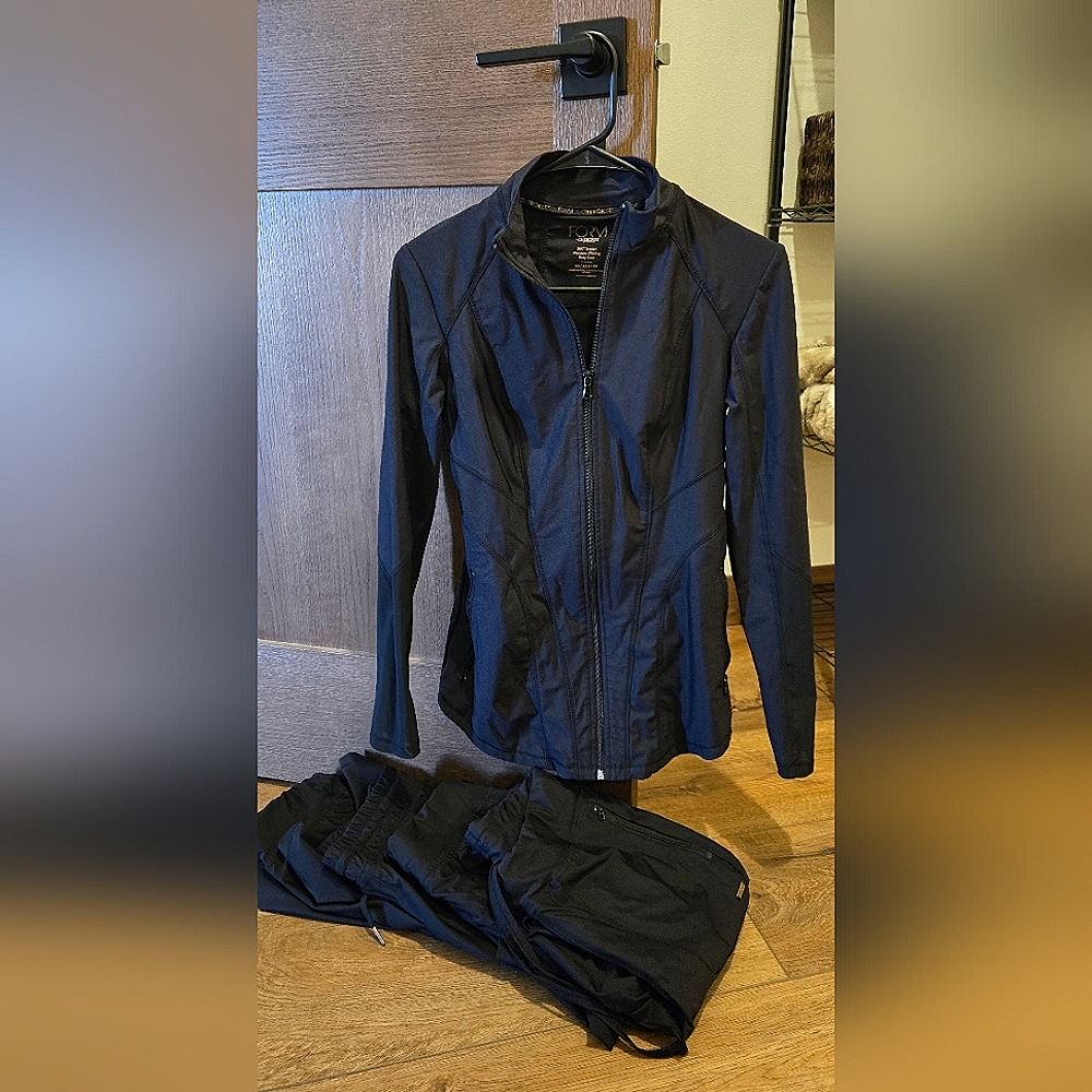 Like New Women's Cherokee Scrub Jacket (1) And Joggers (4) Sz XS